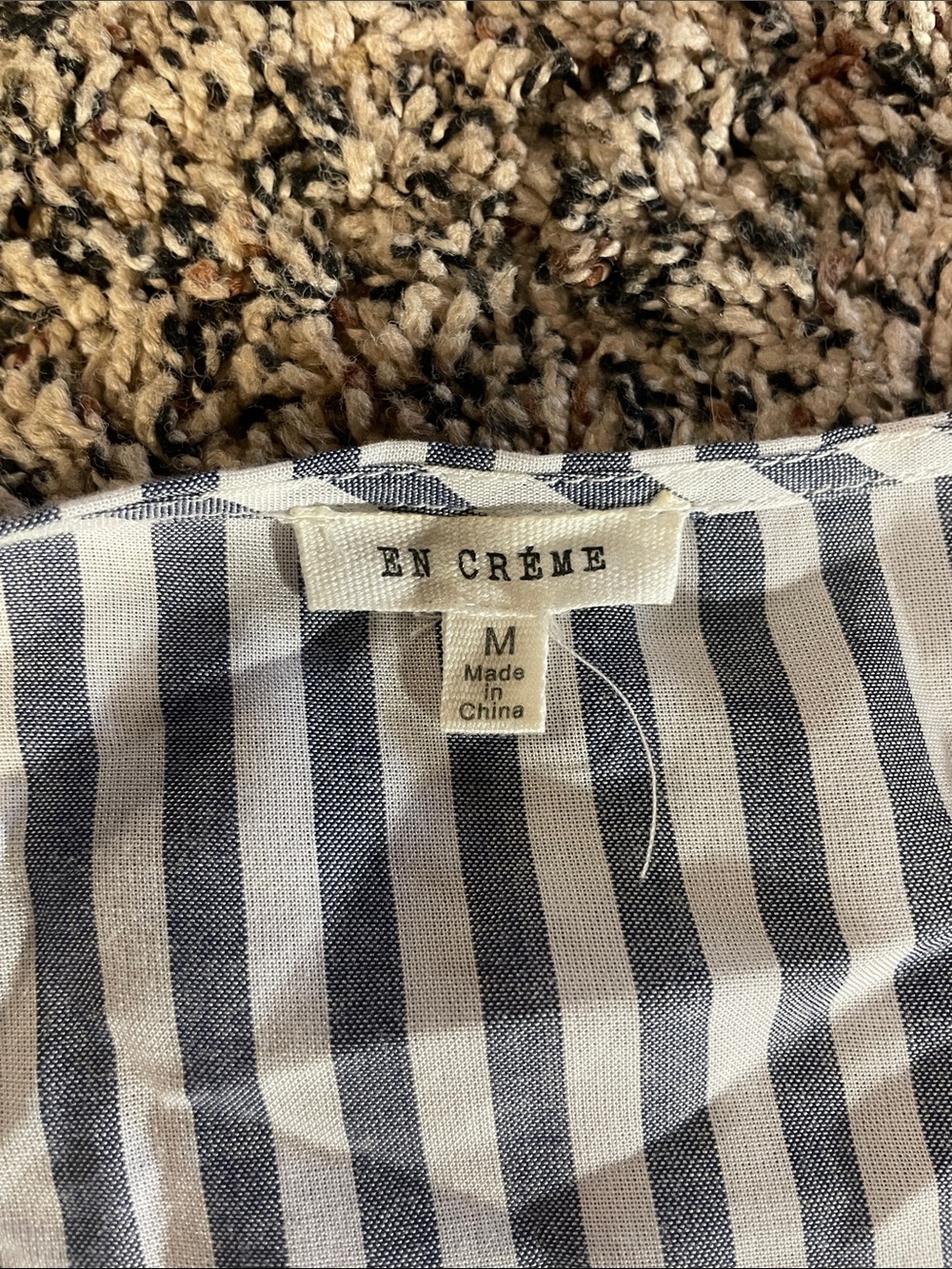 En Crème Striped Flowy Gray White Ruffle Sleeve High Low Asymmetrical Top M EUC - Picture 5 of 7
